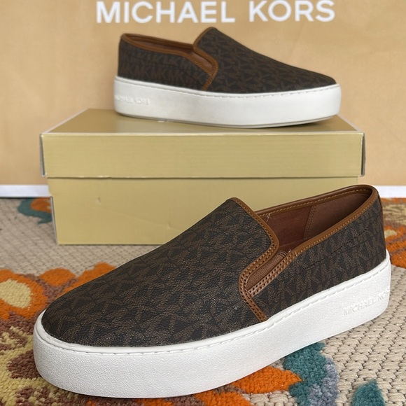 Michael Kors TEDDI SLIP ON
MK SIGNATURE SM
49FOTDFP3B
Platforms - Sneakers - Picture 1 of 16